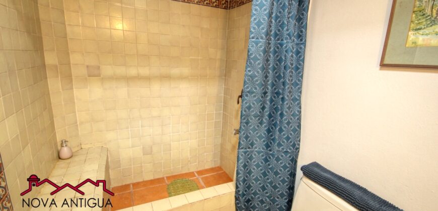 A4239 – Acogedor Loft en renta en el Centro de Antigua