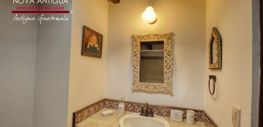 A4239 – Cozy Loft for Rent in Downtown Antigua