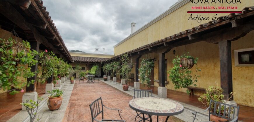 A4239 – Acogedor Loft en renta en el Centro de Antigua