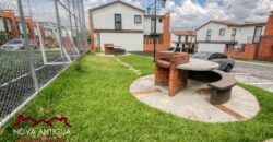 J139 – Casa amueblada de dos niveles en renta en el area de Ciudad Vieja