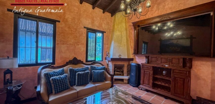 B149 – House for sale in a residential area in the Calvario sector