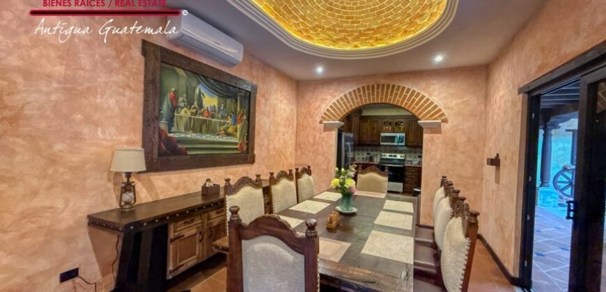 B149 – Casa en venta en residencial en el sector del Calvario