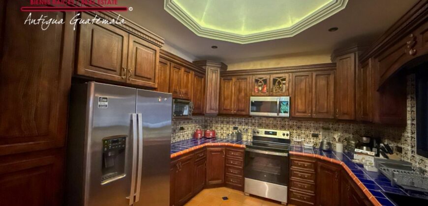 B149 – Casa en venta en residencial en el sector del Calvario