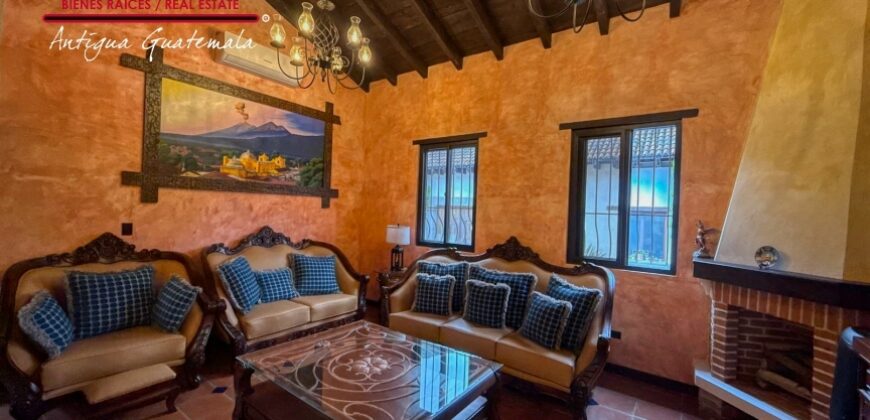 B149 – House for sale in a residential area in the Calvario sector