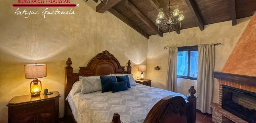 B149 – Casa en venta en residencial en el sector del Calvario