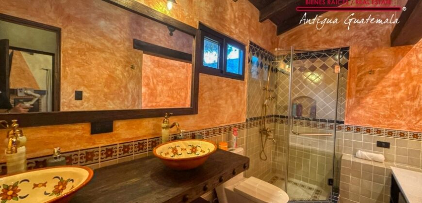 B149 – Casa en venta en residencial en el sector del Calvario