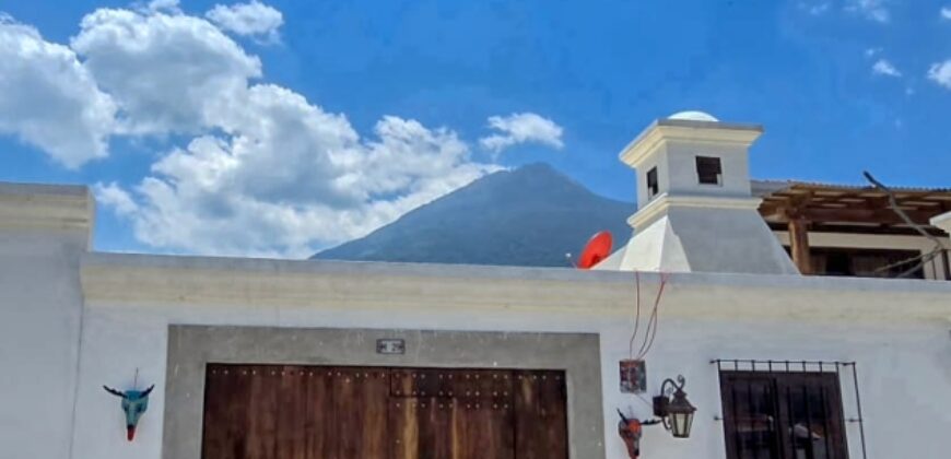 I481 – Casa en renta en residencial Barrios Coloniales