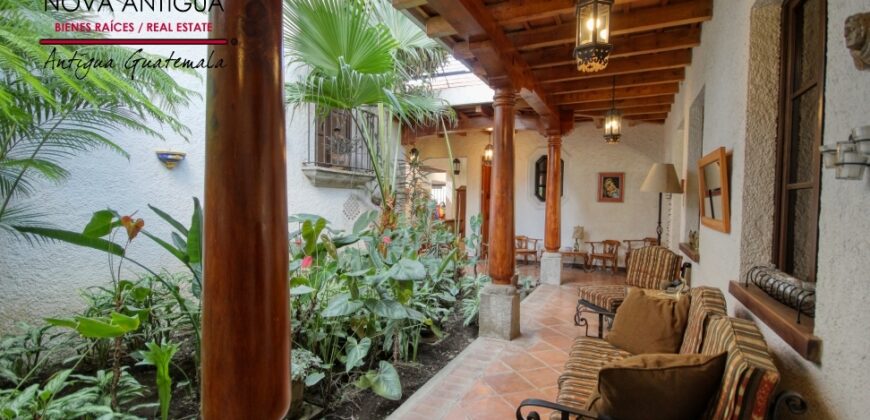A4240 – Short-term rental in the center of Antigua Guatemala