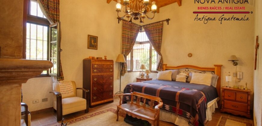 A4240 – Short-term rental in the center of Antigua Guatemala