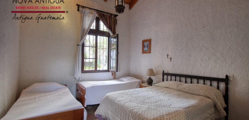 A4240 – Short-term rental in the center of Antigua Guatemala
