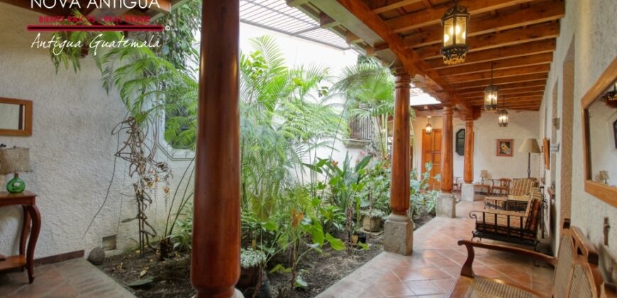 A4240 – Short-term rental in the center of Antigua Guatemala