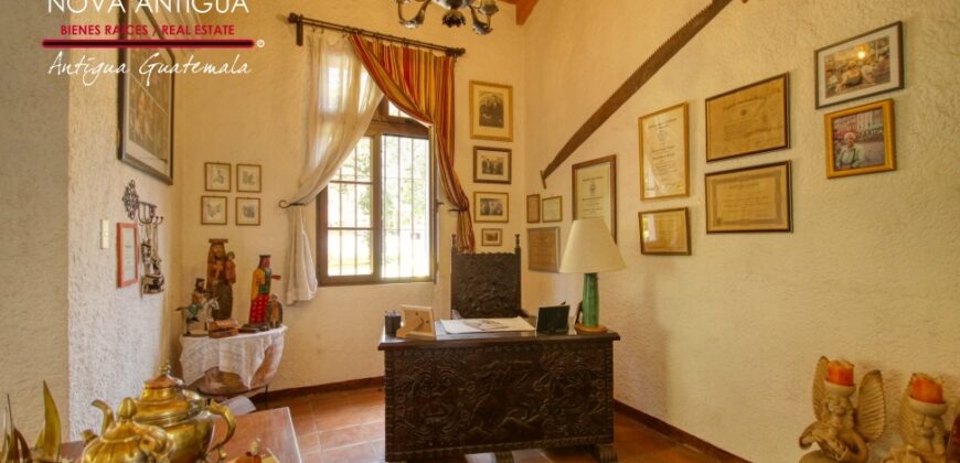A4240 – Short-term rental in the center of Antigua Guatemala