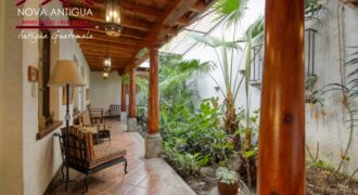 A4240 – Short-term rental in the center of Antigua Guatemala