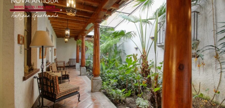 A4240 – Short-term rental in the center of Antigua Guatemala