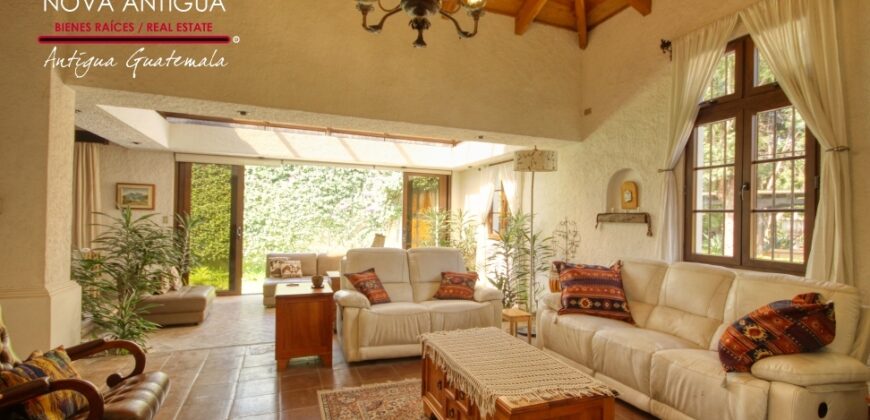 A4240 – Short-term rental in the center of Antigua Guatemala