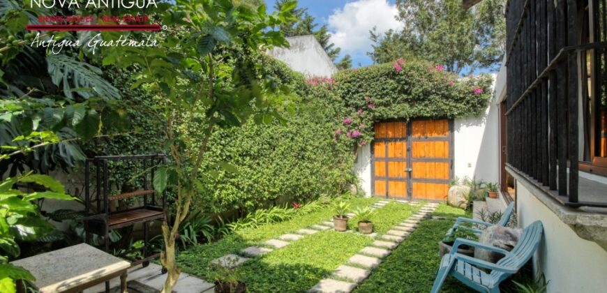 A4240 – Short-term rental in the center of Antigua Guatemala