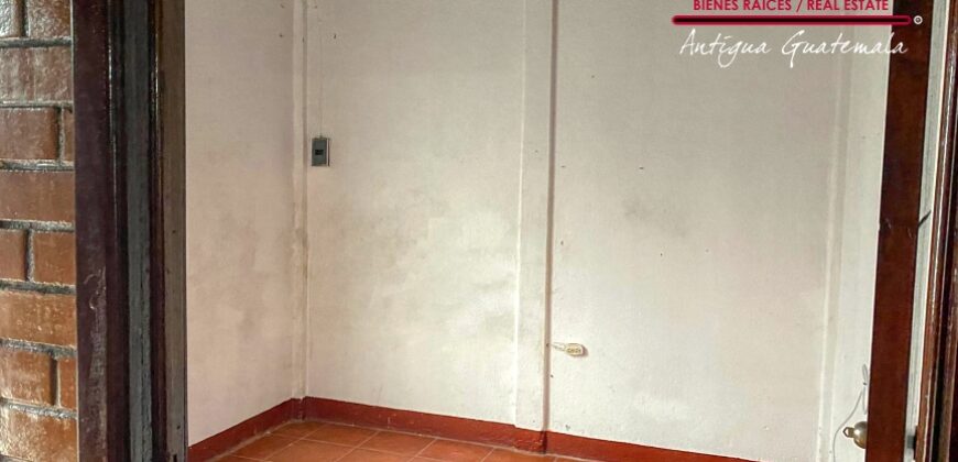 F365 – Casa fuera de residencial en el area de las Victorias Jocotenango