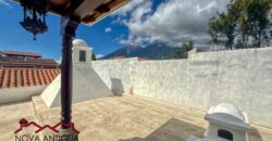 J143 – Colonial-style house with spacious rooms and 4 bedrooms in an exclusive area