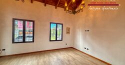 J143 – Casa estilo colonial con amplios espacios y 4 habitaciones en zona exclusiva