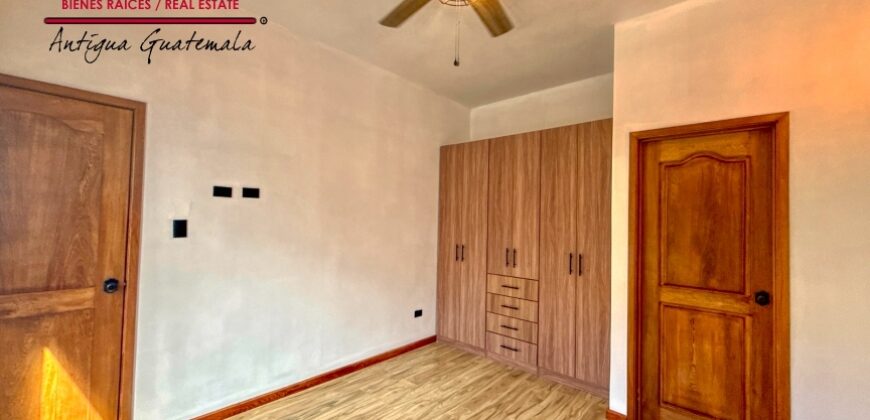 J143 – Colonial-style house with spacious rooms and 4 bedrooms in an exclusive area