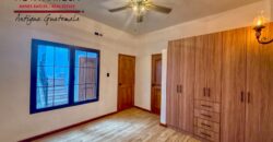 J143 – Casa estilo colonial con amplios espacios y 4 habitaciones en zona exclusiva