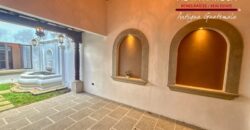 J143 – Colonial-style house with spacious rooms and 4 bedrooms in an exclusive area