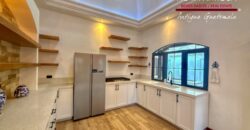 J143 – Colonial-style house with spacious rooms and 4 bedrooms in an exclusive area