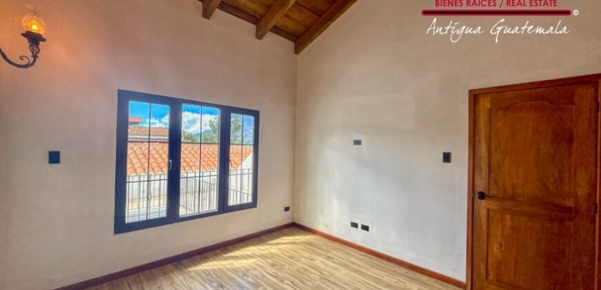J143 – Colonial-style house with spacious rooms and 4 bedrooms in an exclusive area