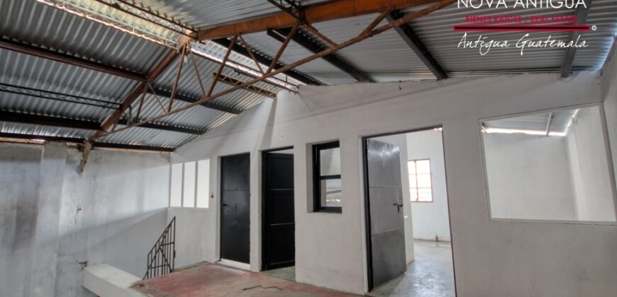 A4241 – Spacious warehouse on a busy street, ideal for business or storage