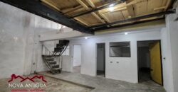 A4241 – Spacious warehouse on a busy street, ideal for business or storage