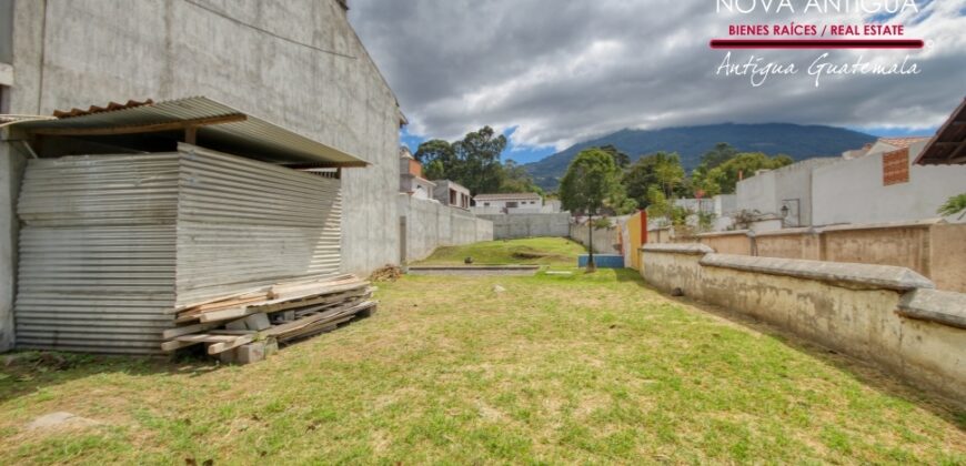 I482 – Land for sale in a residential area