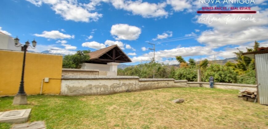 I482 – Land for sale in a residential area