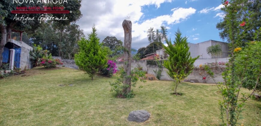 I482 – Land for sale in a residential area