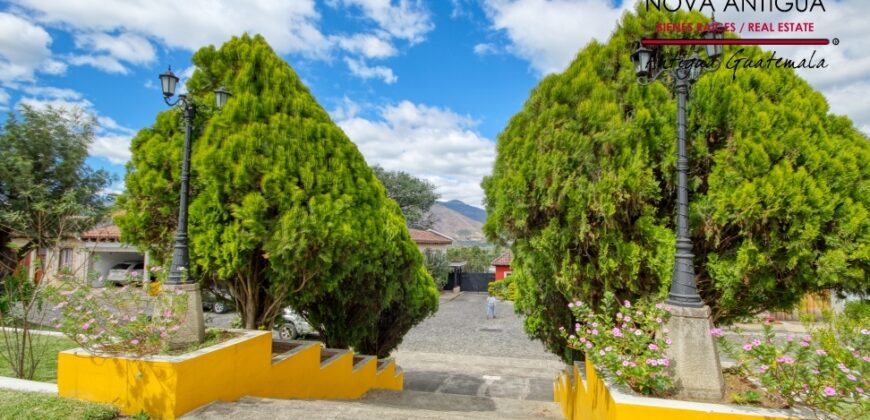 I482 – Land for sale in a residential area