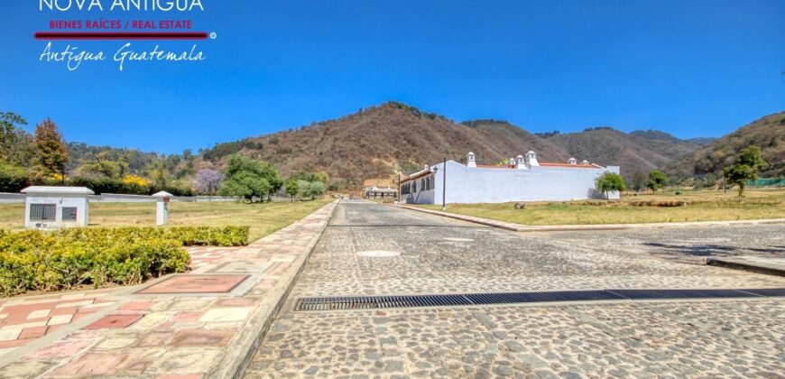 SI19 – Residence in an Exclusive Gated Community