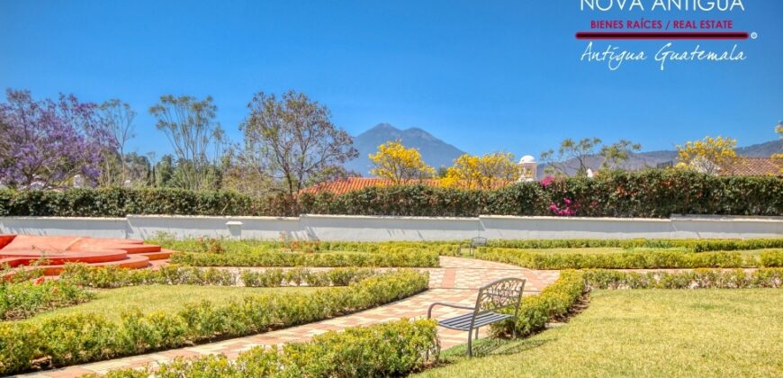 SI19 – Residence in an Exclusive Gated Community