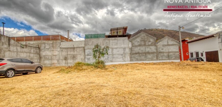 F490 – Land in a residential area in Jocotenango