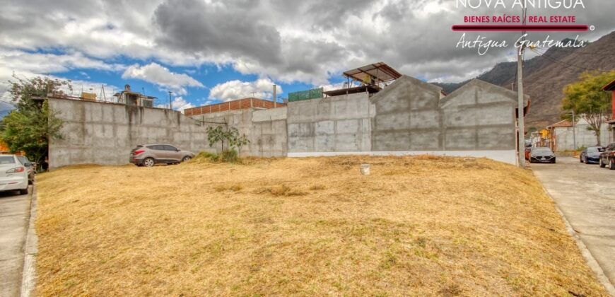F490 – Land in a residential area in Jocotenango