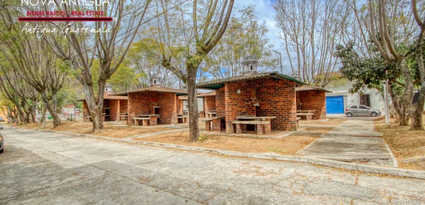 F490 – Terreno en residencial en el area de Jocotenango