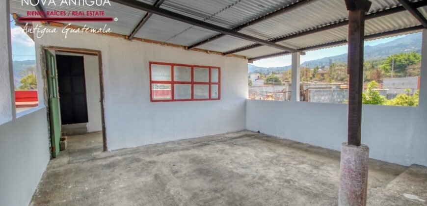 I74 – Amplia casa en el area de San Pedro las Huertas