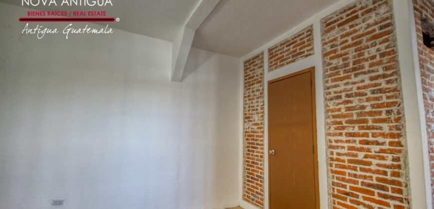 I74 – Amplia casa en el area de San Pedro las Huertas