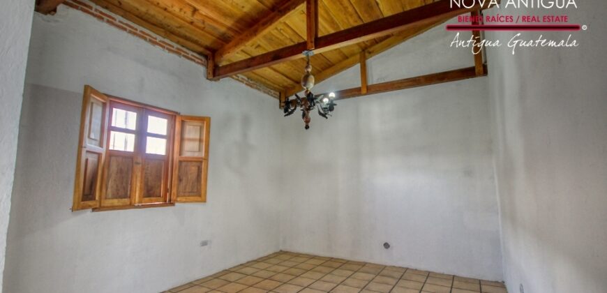 I74 – Spacious house in the San Pedro las Huertas area