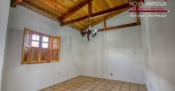 I74 – Amplia casa en el area de San Pedro las Huertas