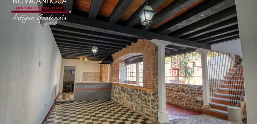 I74 – Spacious house in the San Pedro las Huertas area