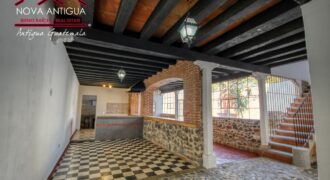 I74 – Amplia casa en el area de San Pedro las Huertas