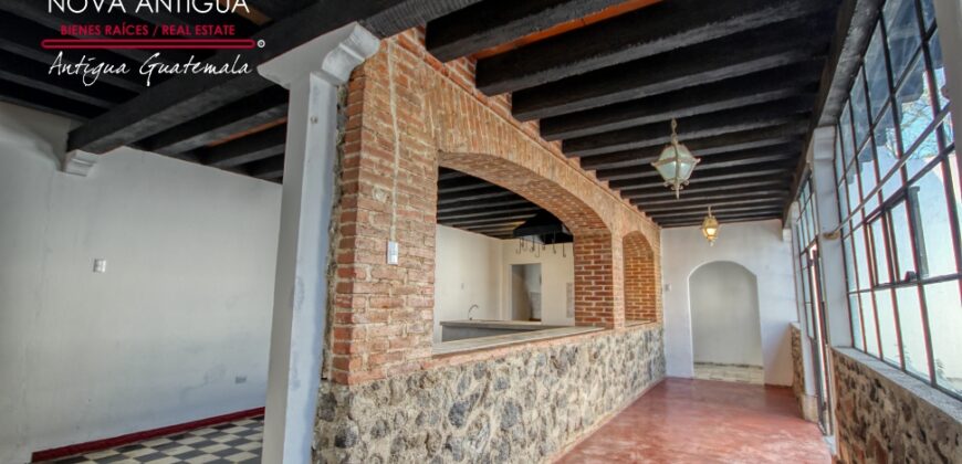 I74 – Spacious house in the San Pedro las Huertas area