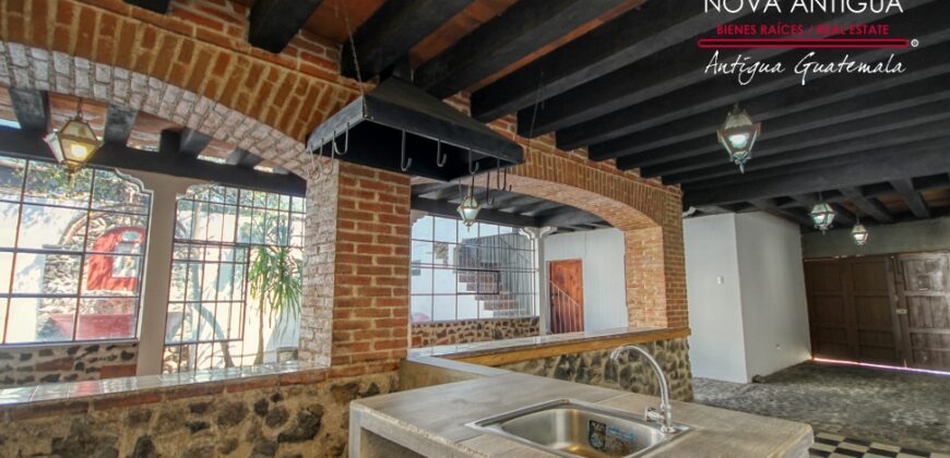 I74 – Spacious house in the San Pedro las Huertas area