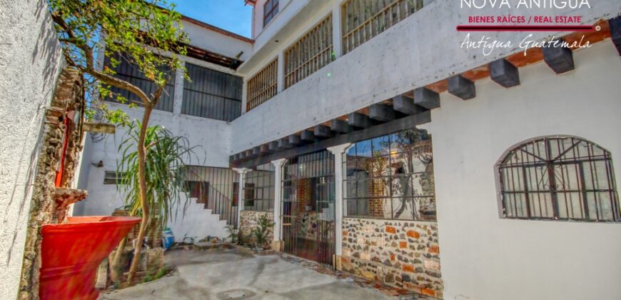 I74 – Spacious house in the San Pedro las Huertas area