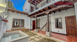 J146 – Casa recien construida en el area de Ciudad Vieja