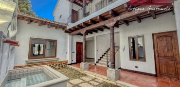 J146 – Casa recien construida en el area de Ciudad Vieja